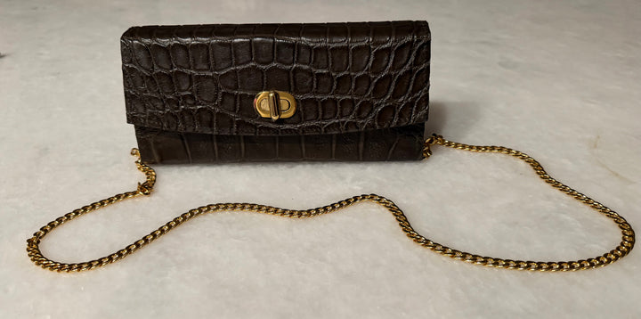 Wild Alligstor woman’s cross body purse